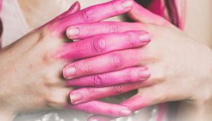 روش های پاک کردن رنگ مو از روی پوست دست