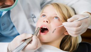 جلوگیری از ترس کودکان از دندانپزشکی با چند روش ساده